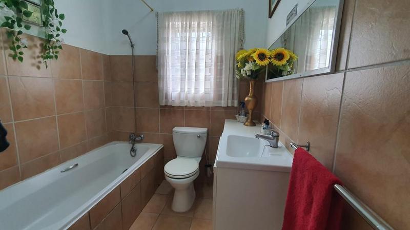 To Let 4 Bedroom Property for Rent in Dana Bay Western Cape